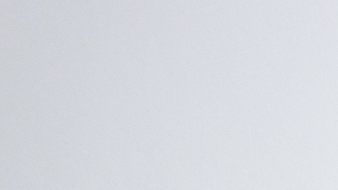 Foto de la mano de una persona sosteniendo dinero