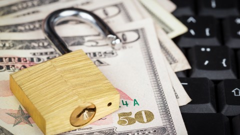 Dinero protegido en un banco