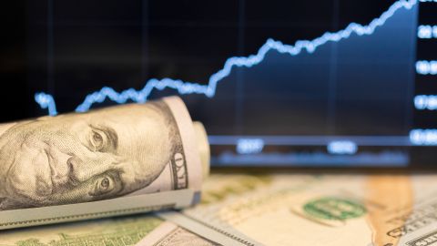 dolar sube a maximos historicos