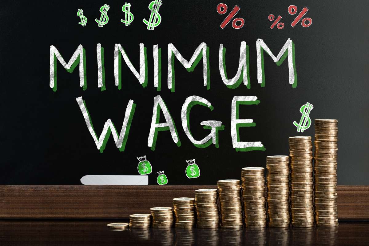Cómo el aumento del salario mínimo en algunos estados de EE.UU. ha empujado  la inflación - Solo Dinero