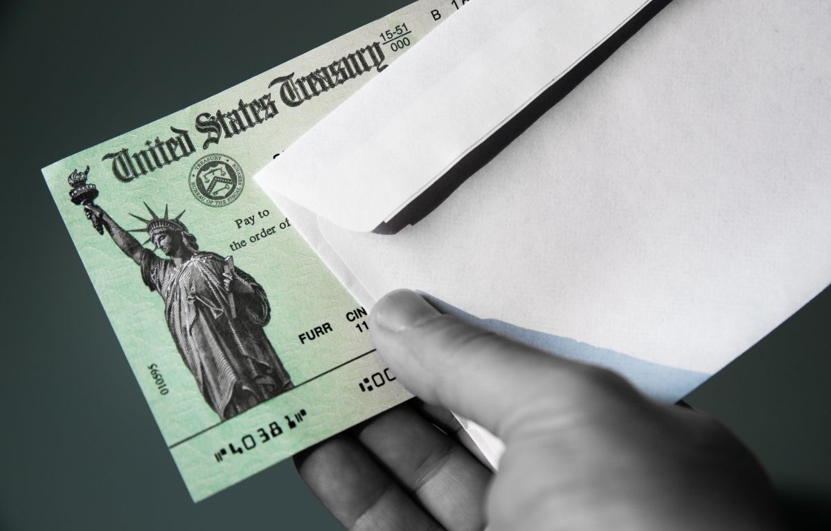 En 8 estados de Estados Unidos se están otorgando cheques de estímulo para el mes de mayo.