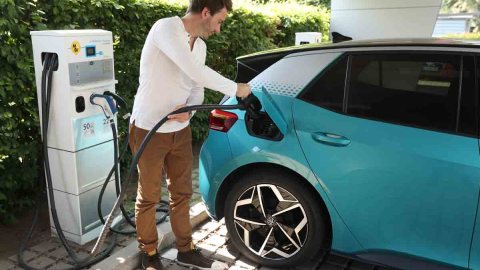 El gobierno impulsa al sector de vehículos eléctricos