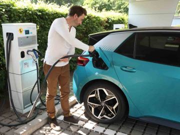 El gobierno impulsa al sector de vehículos eléctricos