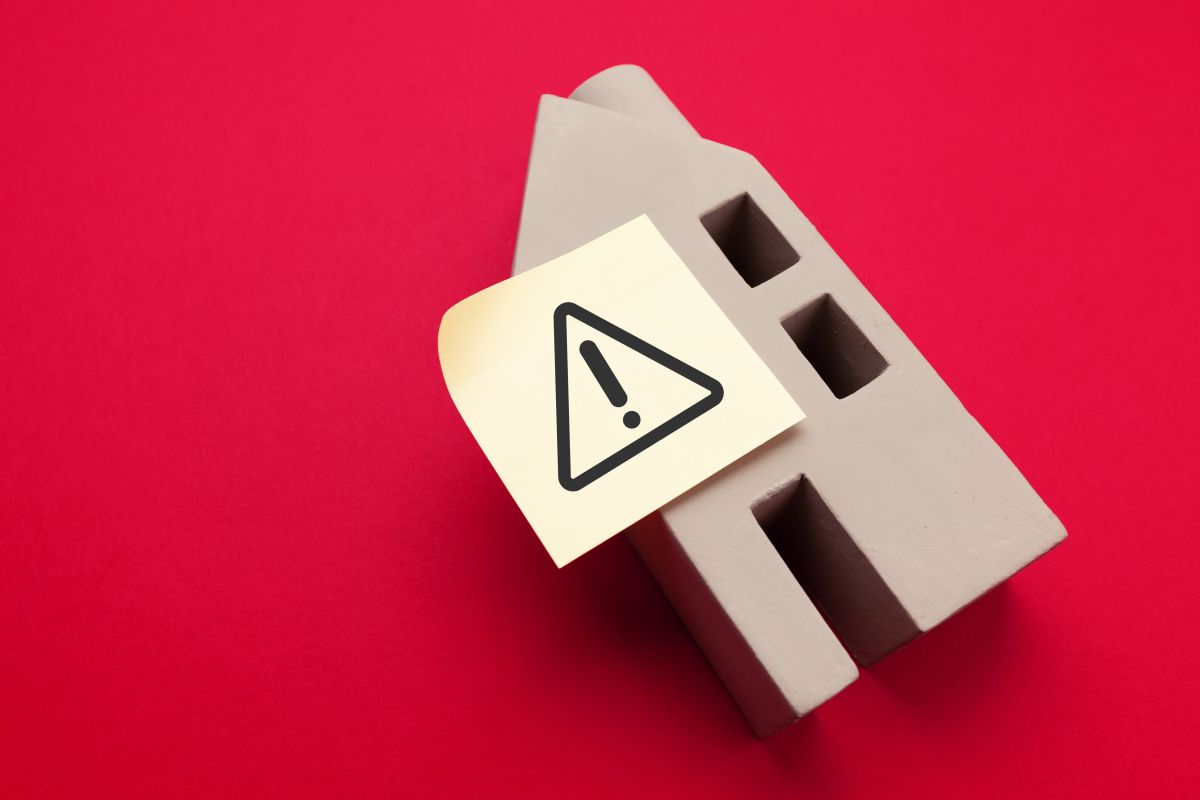 Es aconsejable revisar las credenciales de tu agente inmobiliario para evitar inconvenientes o incluso estafas relacionadas con tu alquiler.