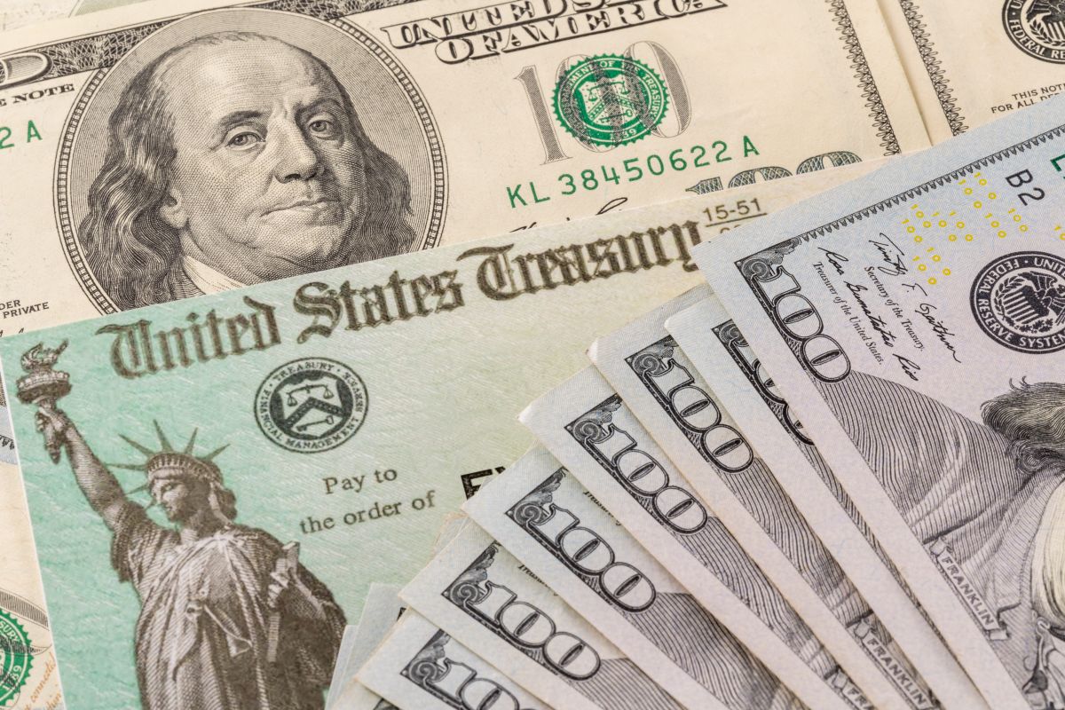 Algunos cheques estatales emitidos por las autoridades de EE.UU. pueden llegar a ser de hasta $800 dólares.