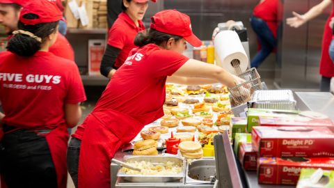 trabajadores de restaurante de comida rapida