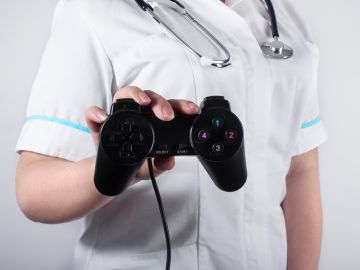 jugador de videojuegos en hospital