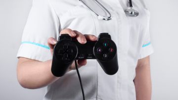 jugador de videojuegos en hospital
