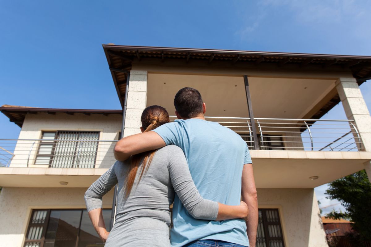 Mejorar tu puntaje de crédito es una de las claves que debes tomar en cuenta para mejorar tus posibilidades de comprar una casa en el mercado inmobiliario actual de EE.UU.