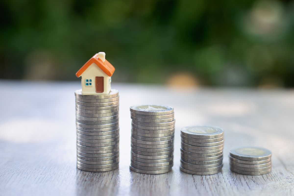 Las elevadas tasas hipotecarias han aumentado en un 70% el pago mensual en septiembre de este año en comparación con el anterior.