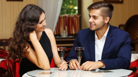 cita romantica y dinero