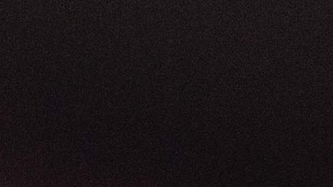 Foto de una persona usando una tarjeta de crédito