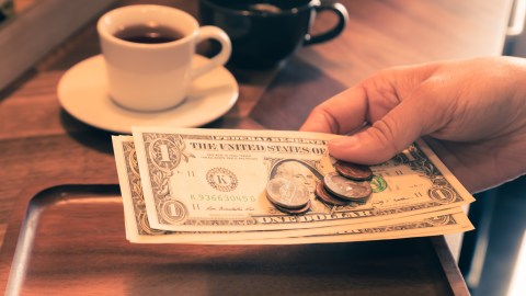 salario mínimo meseros bajos