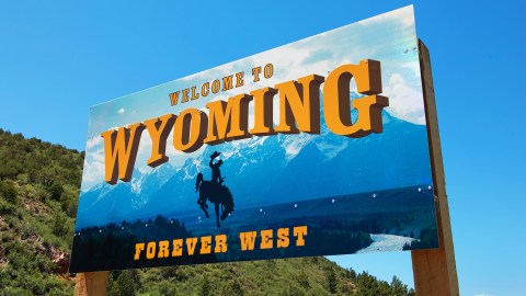 salario mínimo por hora wyoming