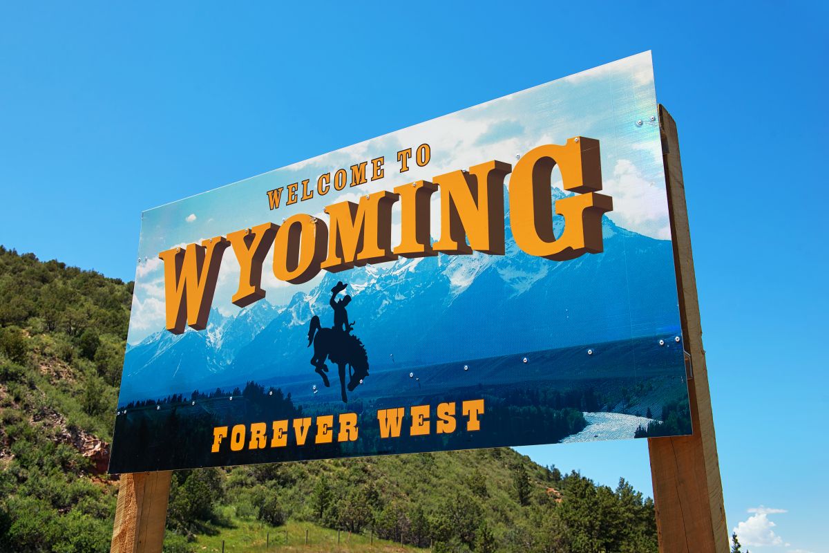 Salario mínimo cuál es el mínimo por hora en Wyoming Solo Dinero