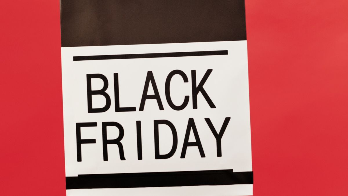 Cientos de tiendas minoristas estarán participando en el Black Friday.