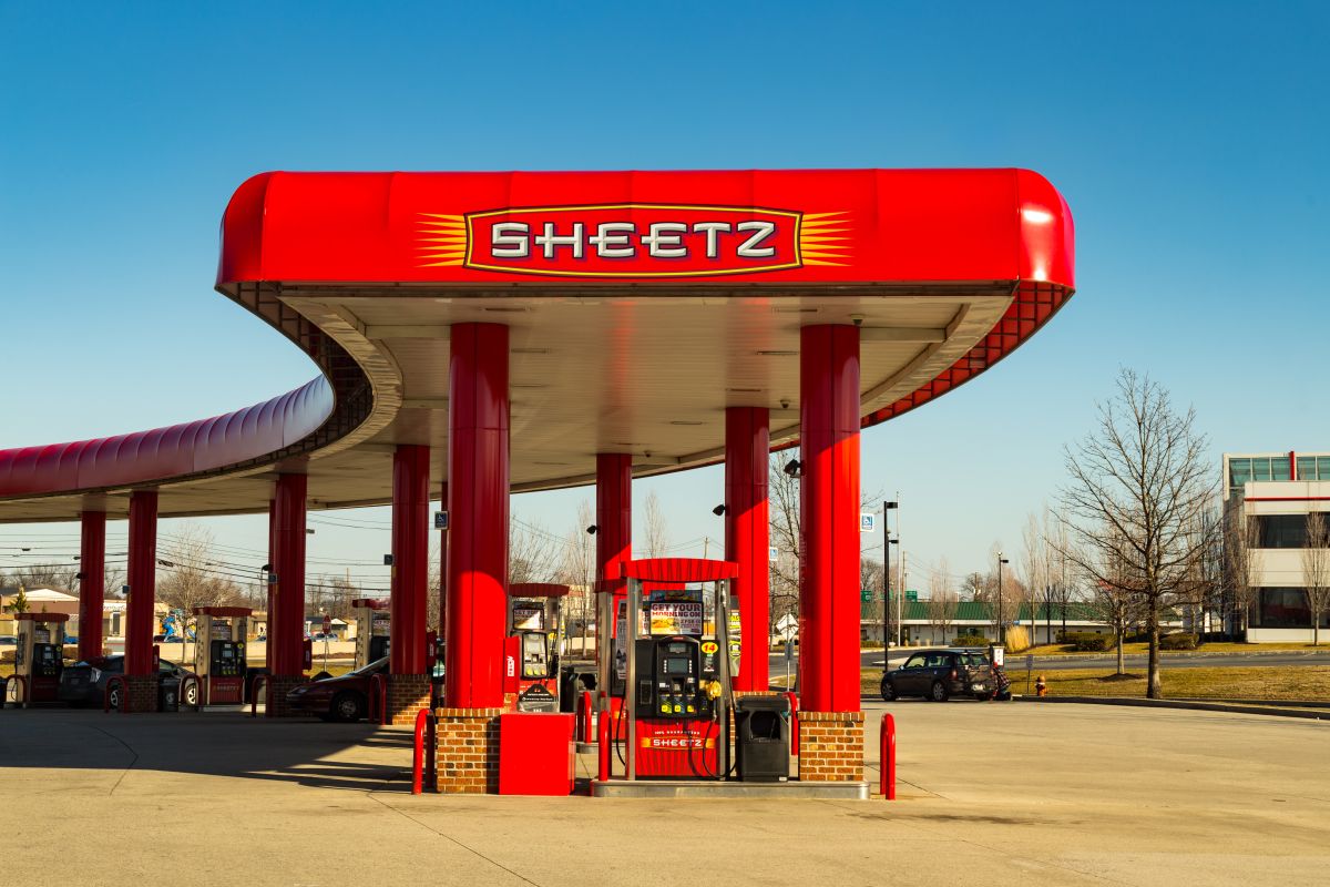 Sheetz está ofreciendo gasolina a menos de $2 dólares por galón. La promoción es válida hasta el 28 de noviembre del 2022. 