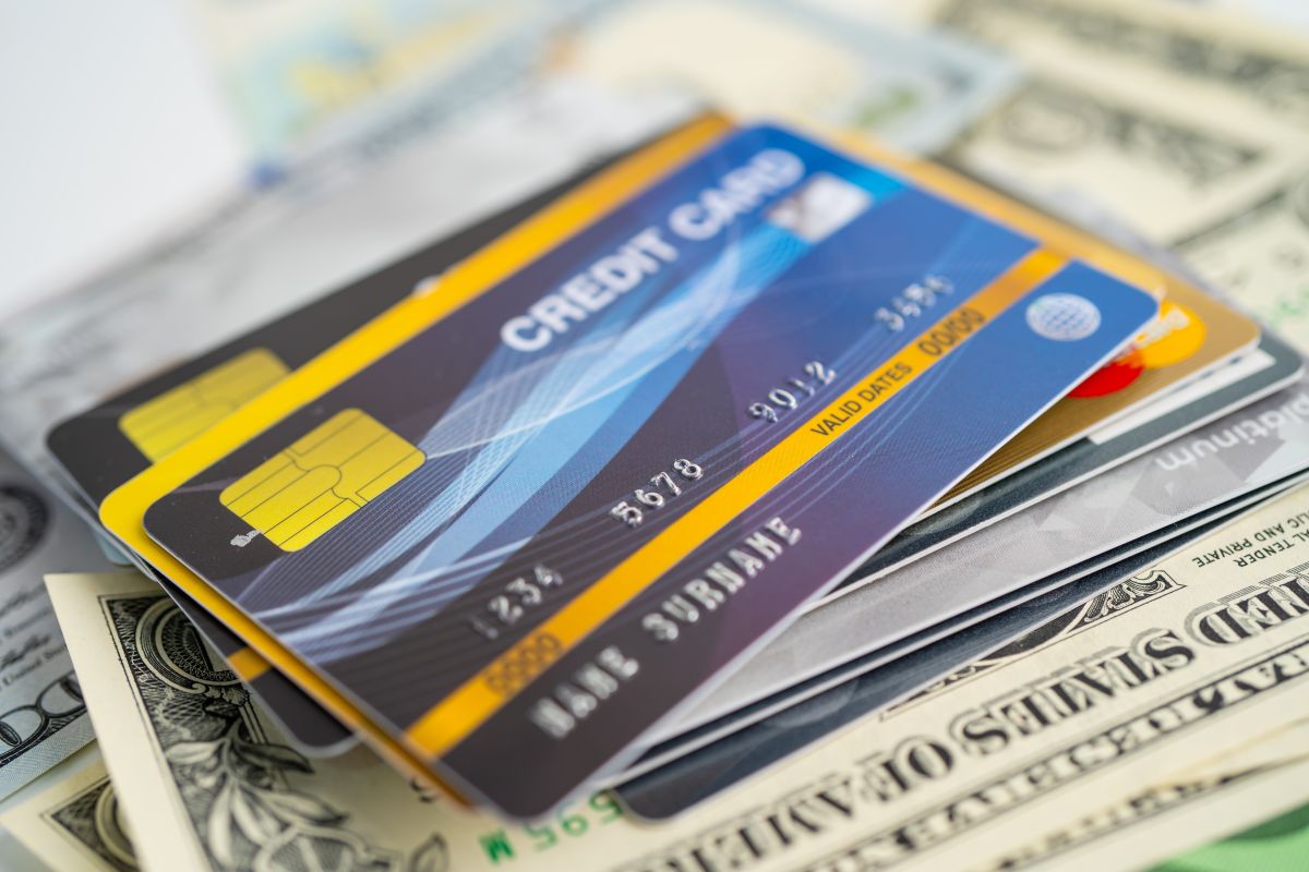 Si no pagas tu tarjeta de crédito a tiempo, vas a enfrentarte a altas tasas por el pago de intereses.