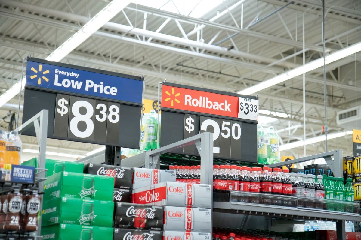Qué son los carteles de Rollback en Walmart en EE.UU. Solo Dinero