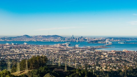 Cuáles son las ciudades con los salarios mínimos por hora más altos de EE.UU.