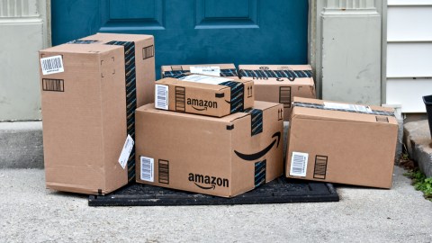 "Estafa de brushing" denunciada por Amazon: qué debes hacer si recibiste un paquete que no ordenaste en EE.UU.