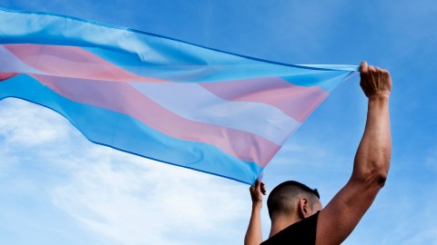 comunidad trans ayuda económica $1,200 dólares mensuales