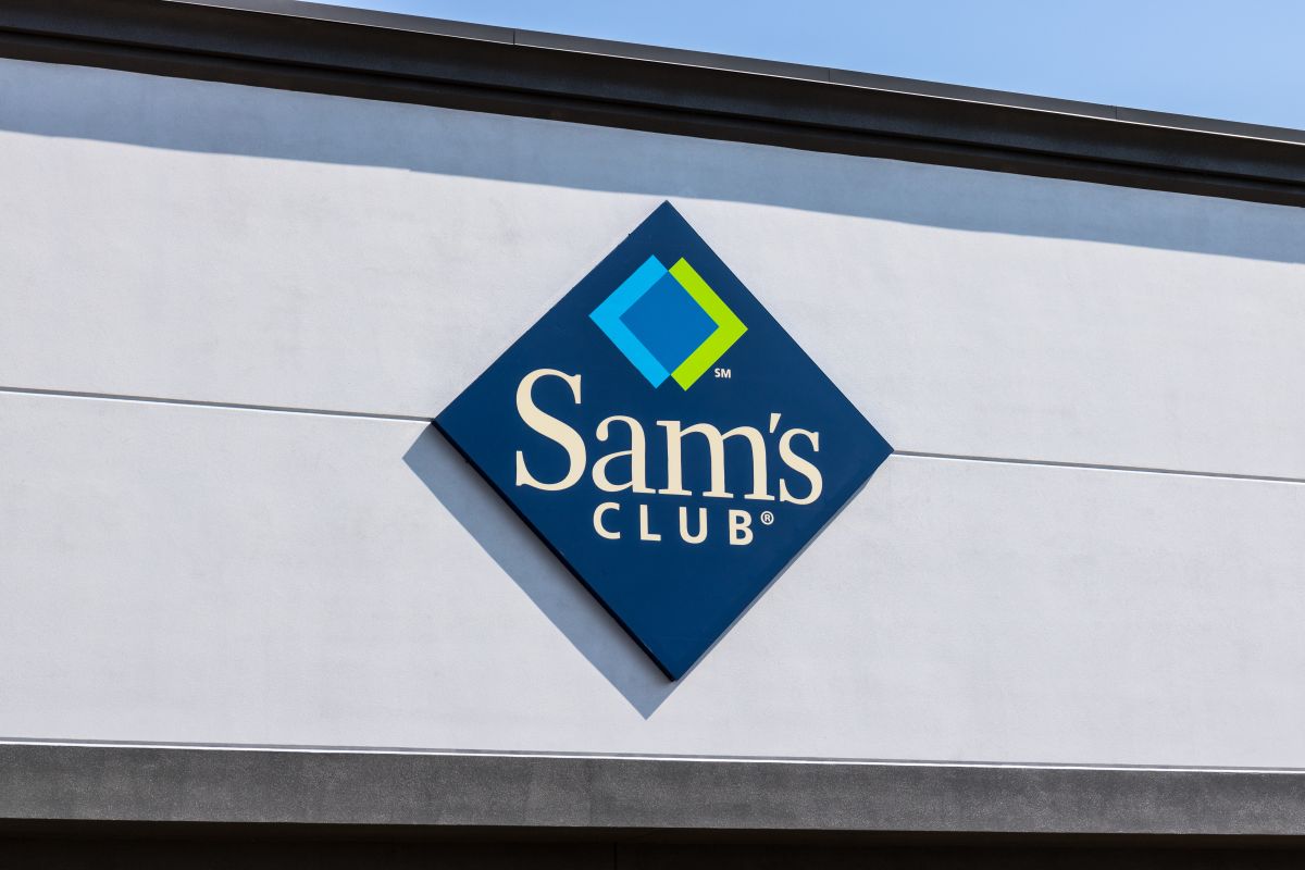 Sam's Club ofrece tarjetas de crédito para favorecer a los clientes que realizan compras en sus establecimientos. 