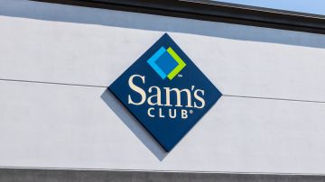 Foto de un logo de Sam's Club en una de las tiendas