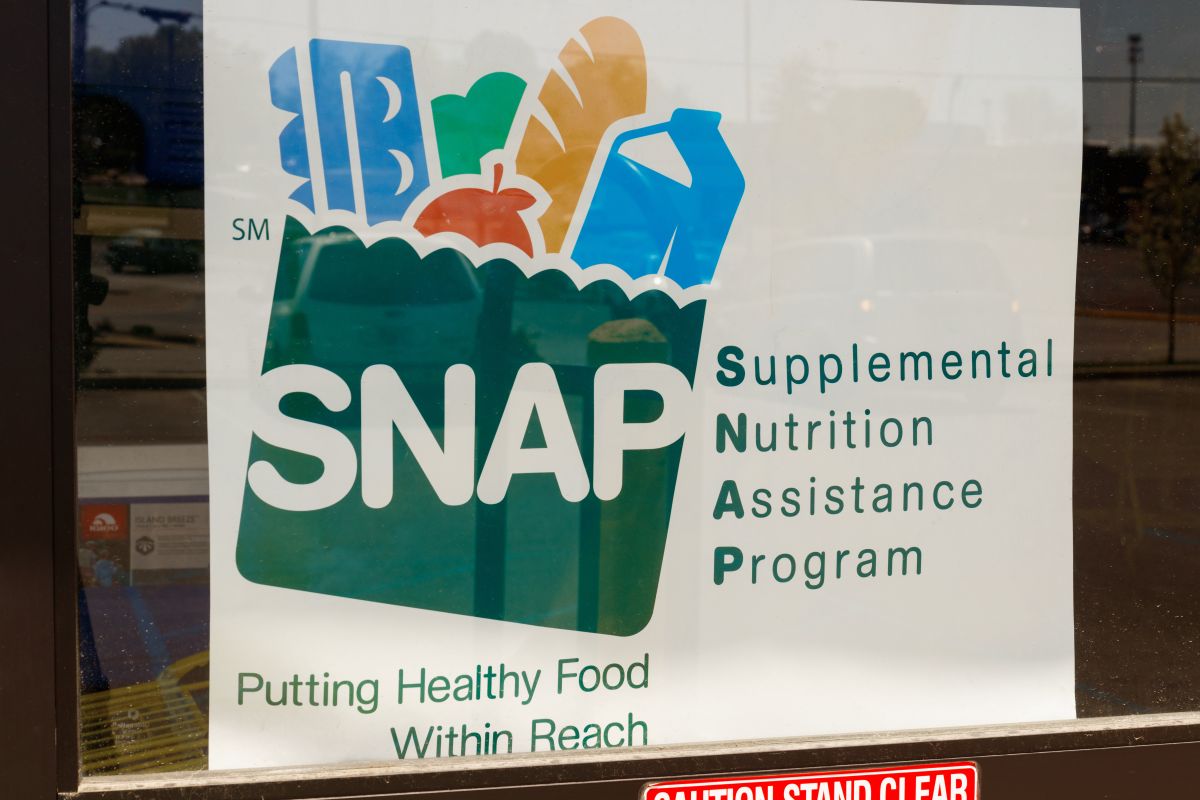 Hay 21 estados de EE.UU. que aún tienen asignaciones de emergencia para brindar mayores beneficios al programa SNAP.