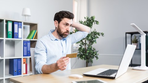 Tarjetas de crédito en EE.UU.: qué ocurre exactamente si no haces un pago a tiempo