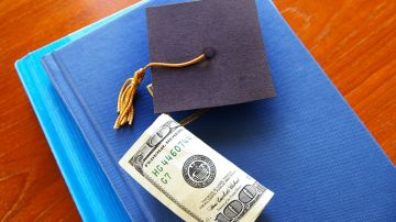 cheque de deuda estudiantil