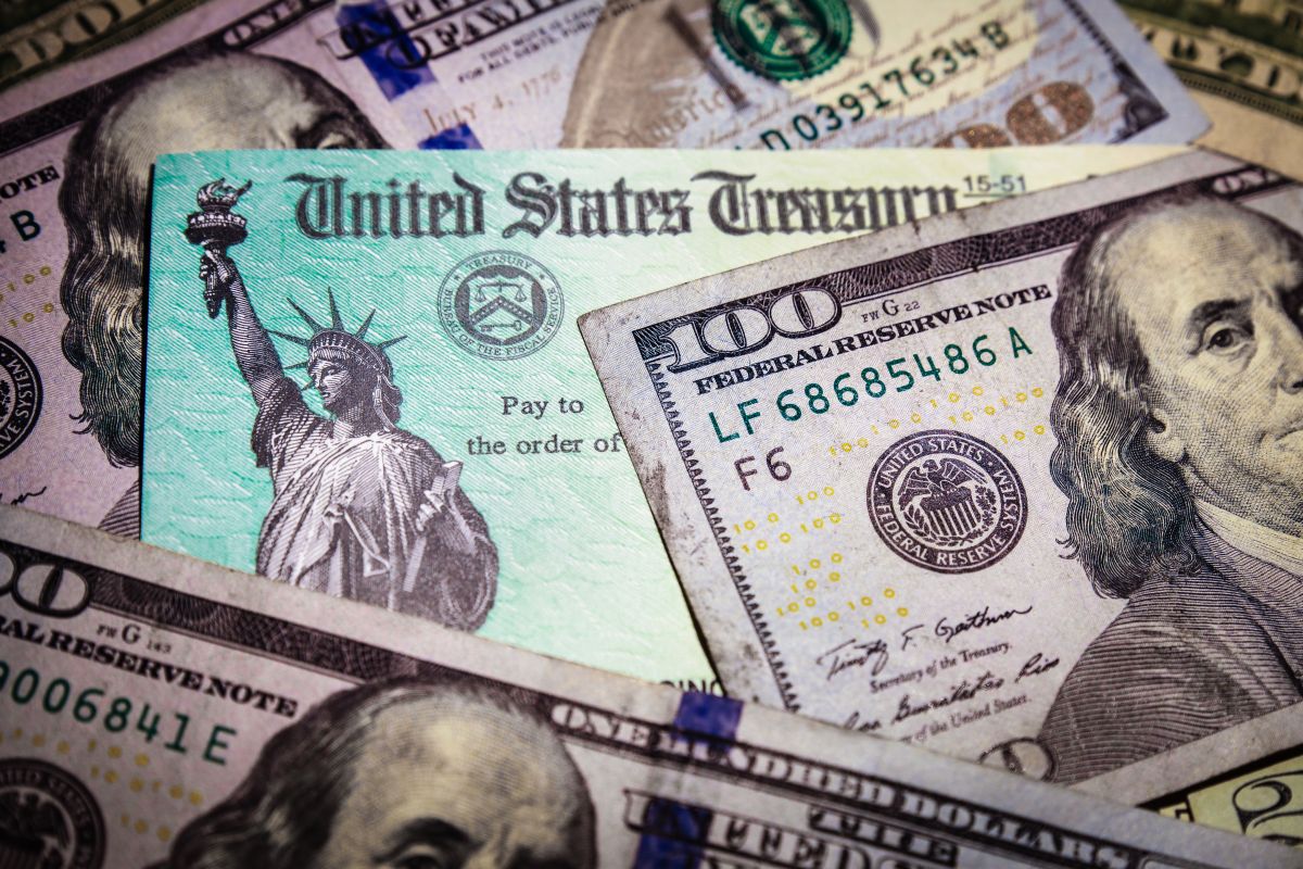 Cheques de estímulo 2023 en EE.UU. ayudas en Alaska, Delaware, Hawaii