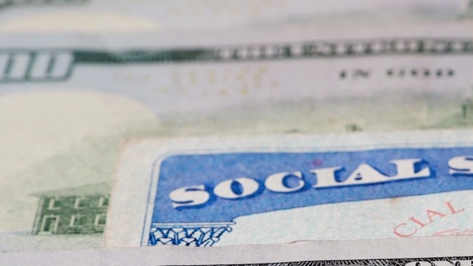 Puedes ganar hasta cuatro créditos por año dependiendo de tu salario, y se necesitan 40 créditos para calificar para los beneficios de jubilación y Medicare.