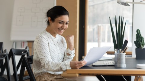 trabajadora contenta