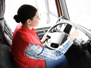Qué licencia necesitas para trabajar como chofer de camiones en Estados Unidos