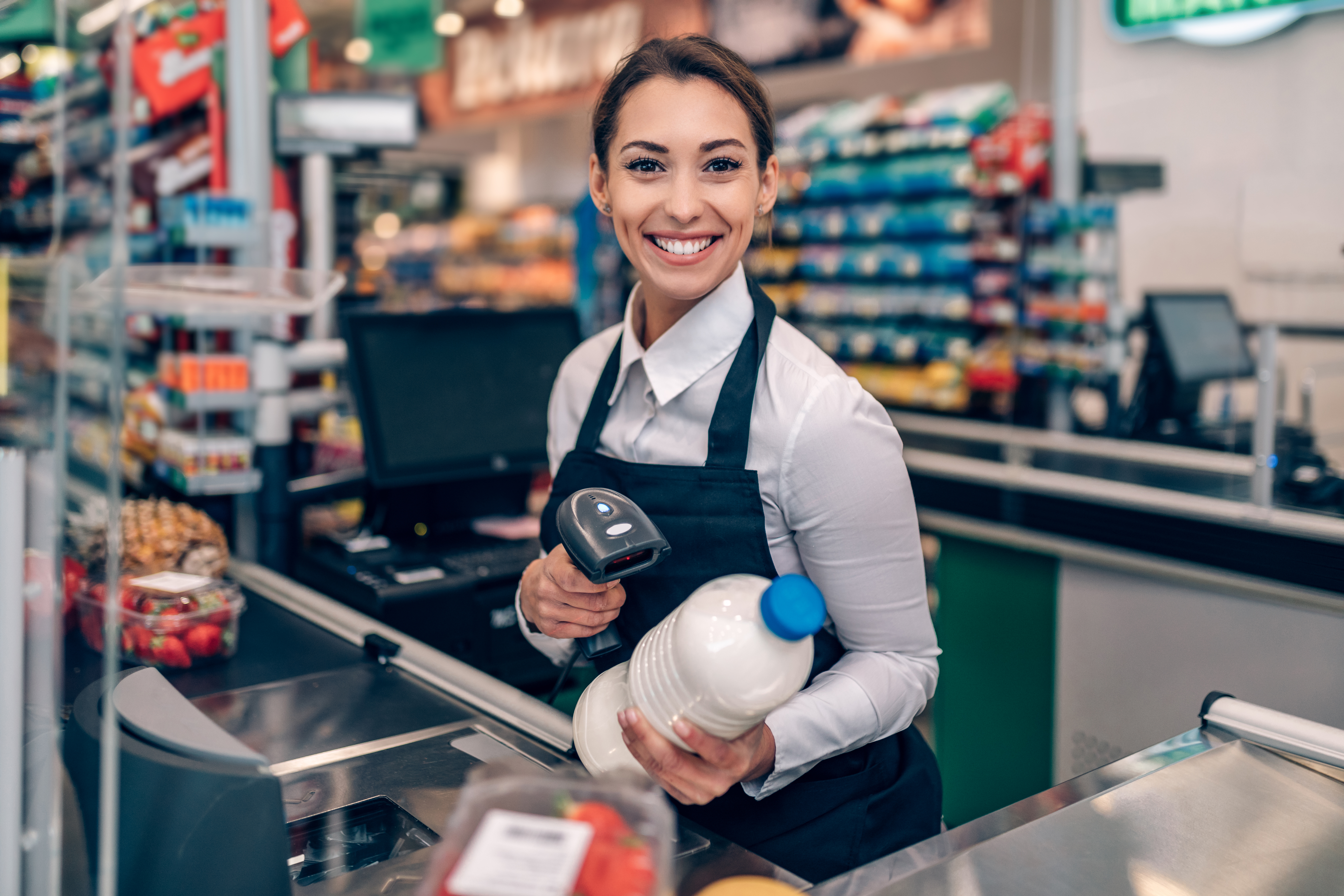 Trabajos Para Latinos En EE.UU.: El Salario Promedio De Una Cajera De ...