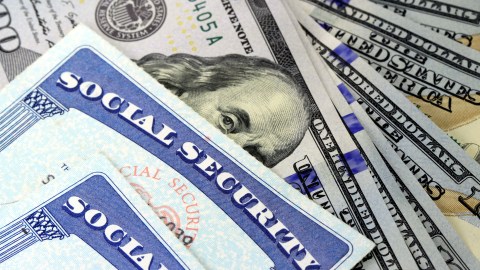 Por qué no puedes confiar solo en los beneficios del Seguro Social para retirarte en EE.UU.