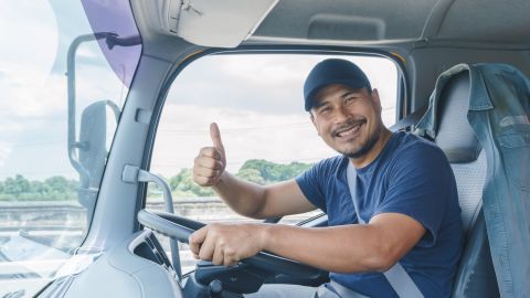 trabajador feliz por equilibrio vida y trabajo