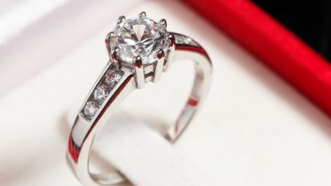 anillo de compromiso