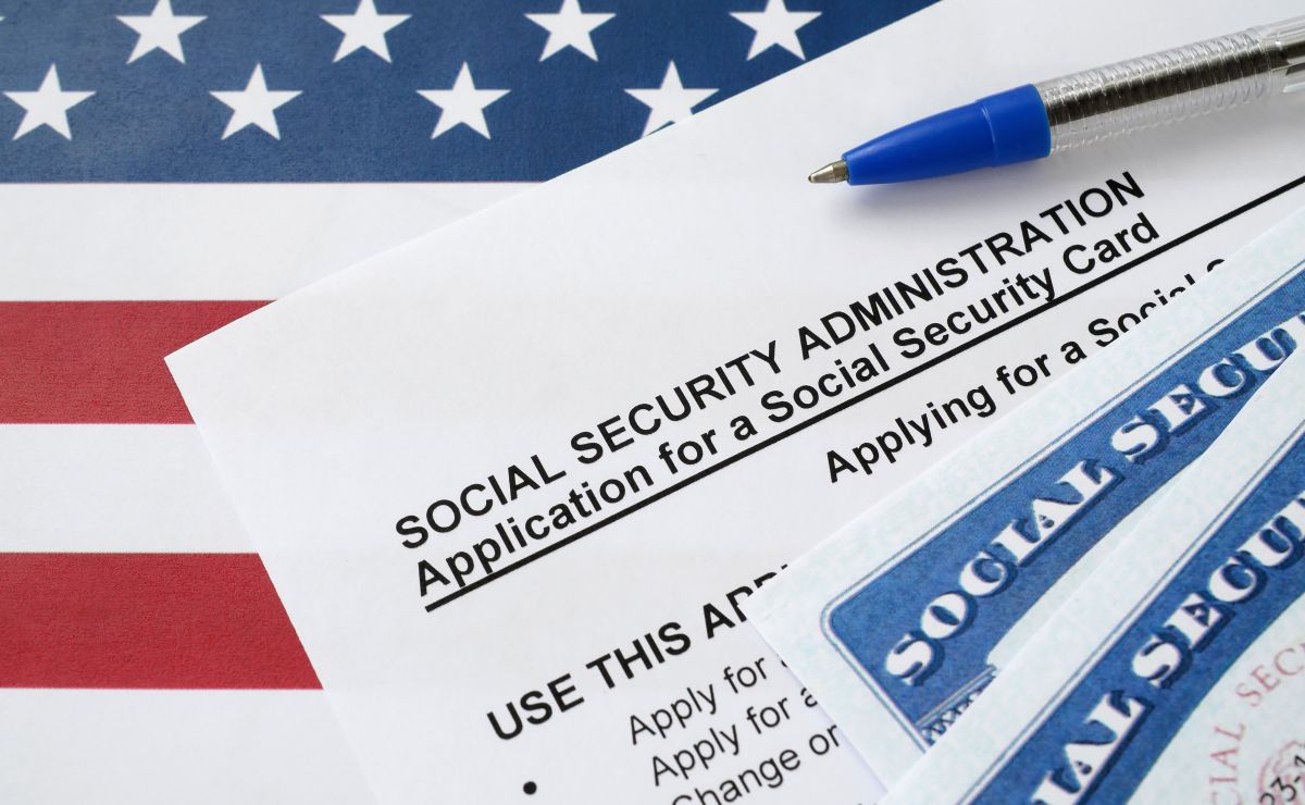 How much money do American retirees receive from Social Security?
