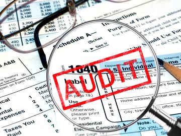 auditoría racial del IRS