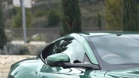 El Aston Martin DB12 2024 es la más reciente versión de la serie que se hizo famosa entre otras cosas por ser el auto de la franquicia de películas James Bond a partir de 1963 para Goldfinger. Foto: Cortesía Javier Mota.