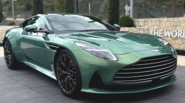 El Aston Martin DB12 2024 es la más reciente versión de la serie que se hizo famosa entre otras cosas por ser el auto de la franquicia de películas James Bond a partir de 1963 para Goldfinger. Foto: Cortesía Javier Mota.