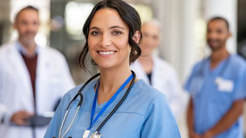 Salario mínimo trabajadores de la salud en California