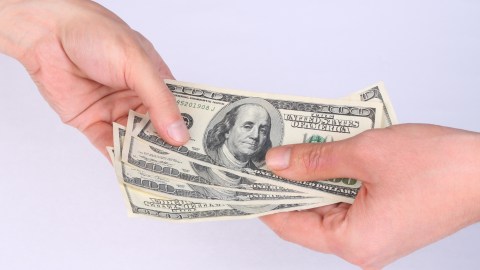 Cheque de estímulo de $2,500 dólares