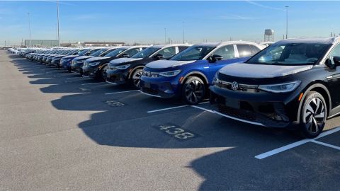 El precio promedio de los autos nuevos en Estados Unidos se ha disparado en los últimos meses debido a varios factores, incluyendo la proliferación de modelos eléctricos como el Volkswagen ID.4, entre otros. Crédito: Volkswagen
