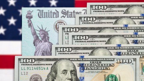 cheque de estímulo si vives en el extranjero