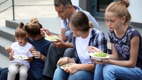 Familias fuera de los cupones de alimentos SNAP