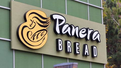 Panera Bread entrega dinero por demanda