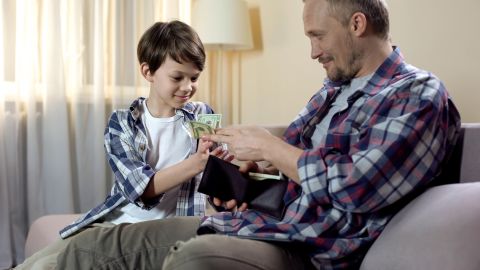 Impuestos por regalar dinero a hijos